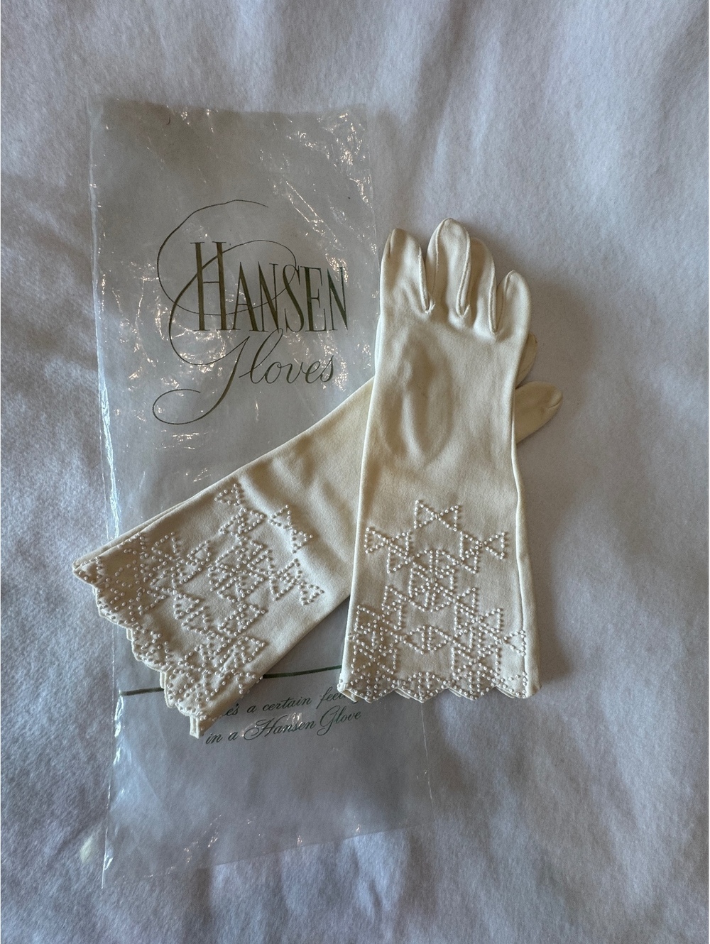 Vintage Ladies Gloves Set of 2 in Creamy Ivory size 6
